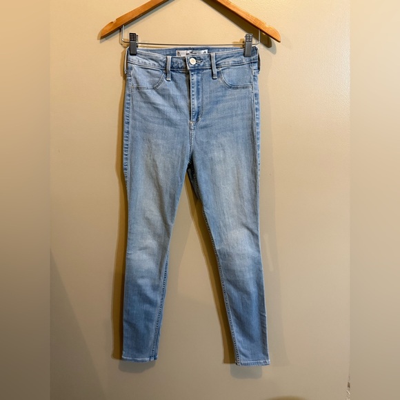 Hollister Women's Light Blue Curvy High Rise Skinny Jean Legging - Picture 5 of 17